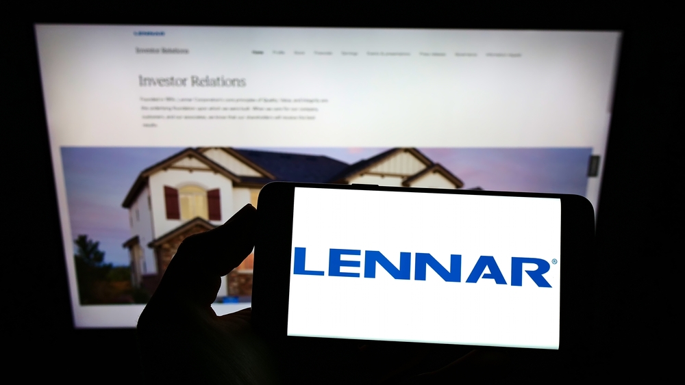 Lennar Stock: Is LEN Underperforming the Consumer Discretionary Sector?