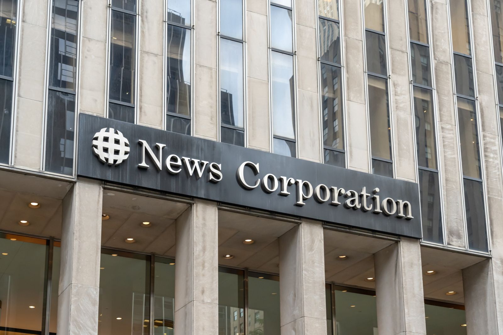 News Corporation Stock: Is NWSA Underperforming the Communication Service Sector?