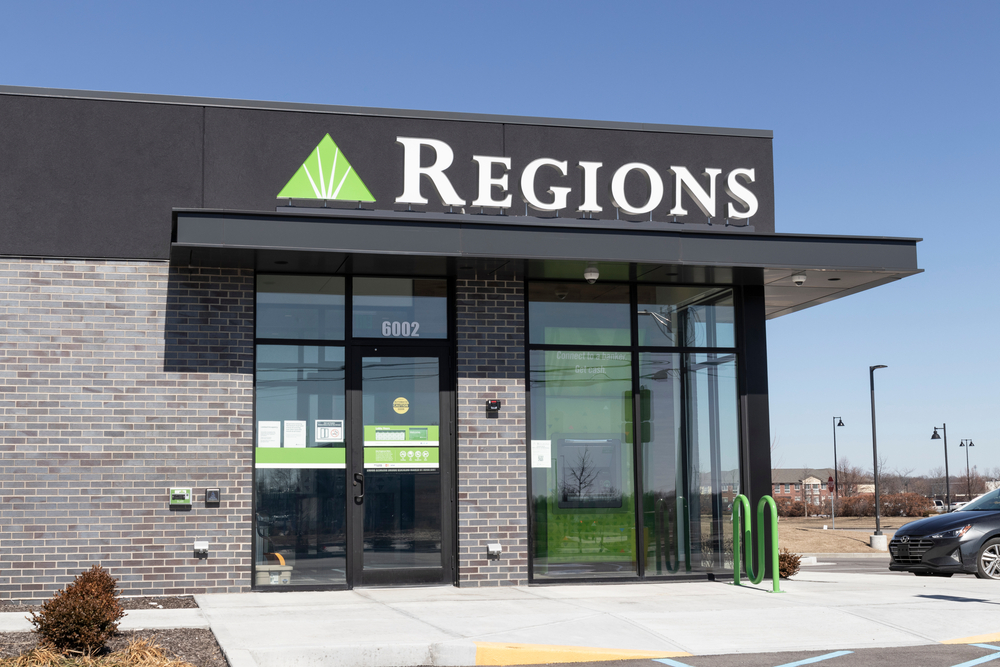 Regions Financial Stock: Is RF Underperforming the Financial Services Sector?