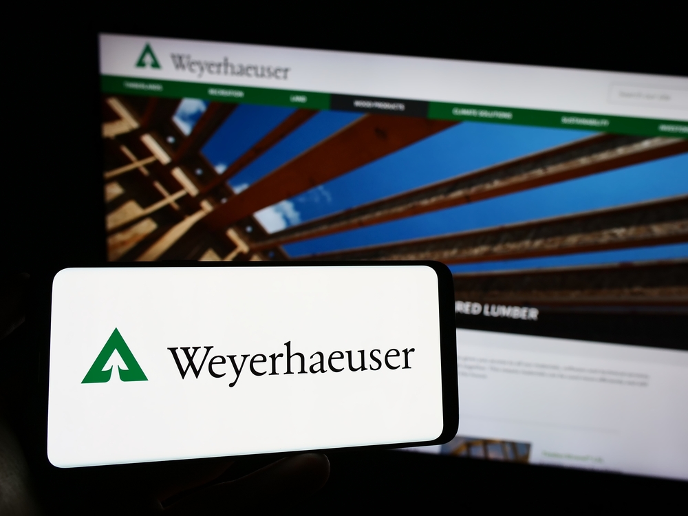 Weyerhaeuser Stock: Is WY Underperforming the Real Estate Sector?