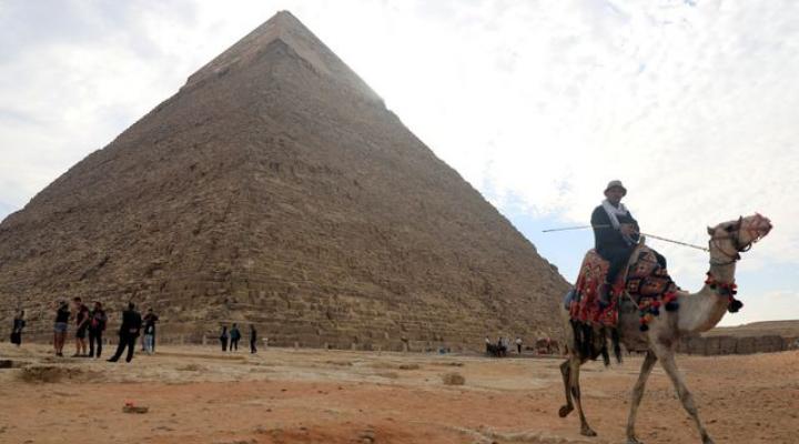 Egypt's tourist numbers collapsed in 2020, deputy tourism minister says ...