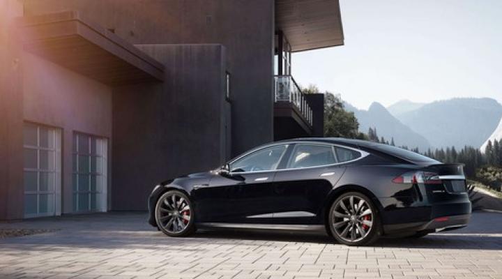 Model S car in front of a home in the mountains. 