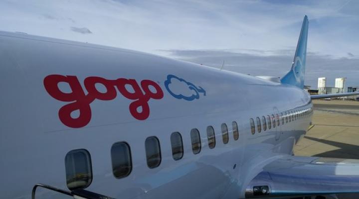 The Gogo logo on a plane.