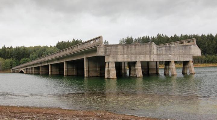 Unfinished bridge stops mid-stream