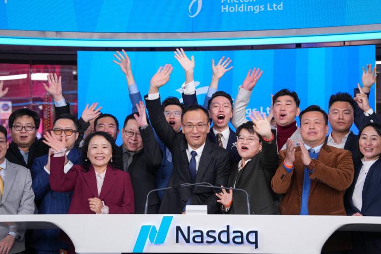 Pheton Holdings rings the Nasdaq stock market closing bell on December 31, 2024.